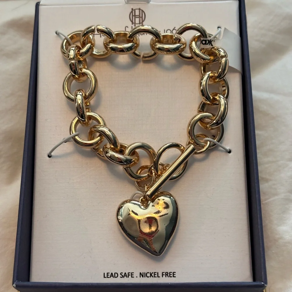 NWT House of Harlow 1960 hammered gold heart toggle bracelet